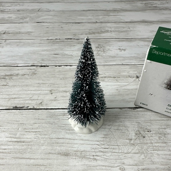 Department 56 CHILD'S PLAY 58415 Christmas Village - Box Rolling Hoops and tree - Picture 4 of 9